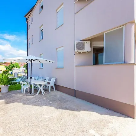 Appartement 300 Meter Zum Sandstrand Mit Klima, Wlan, Parkplatz Medulin